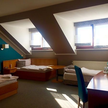 Hotel Restauracja Tawerna Гливице Екстериор снимка