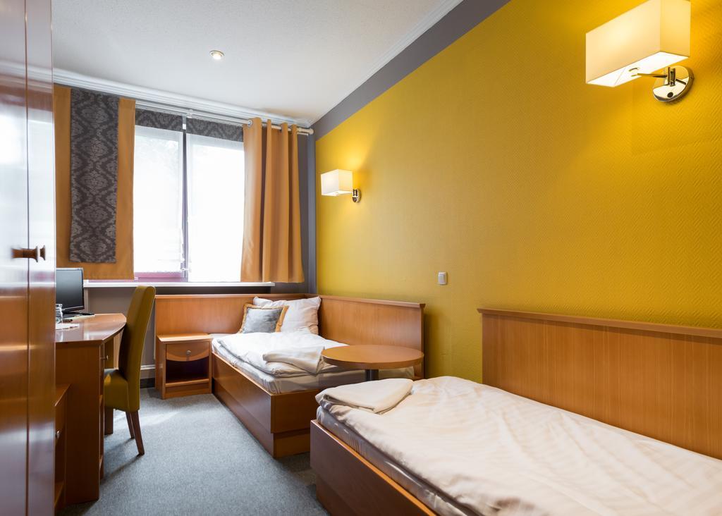 Hotel Restauracja Tawerna Гливице Екстериор снимка